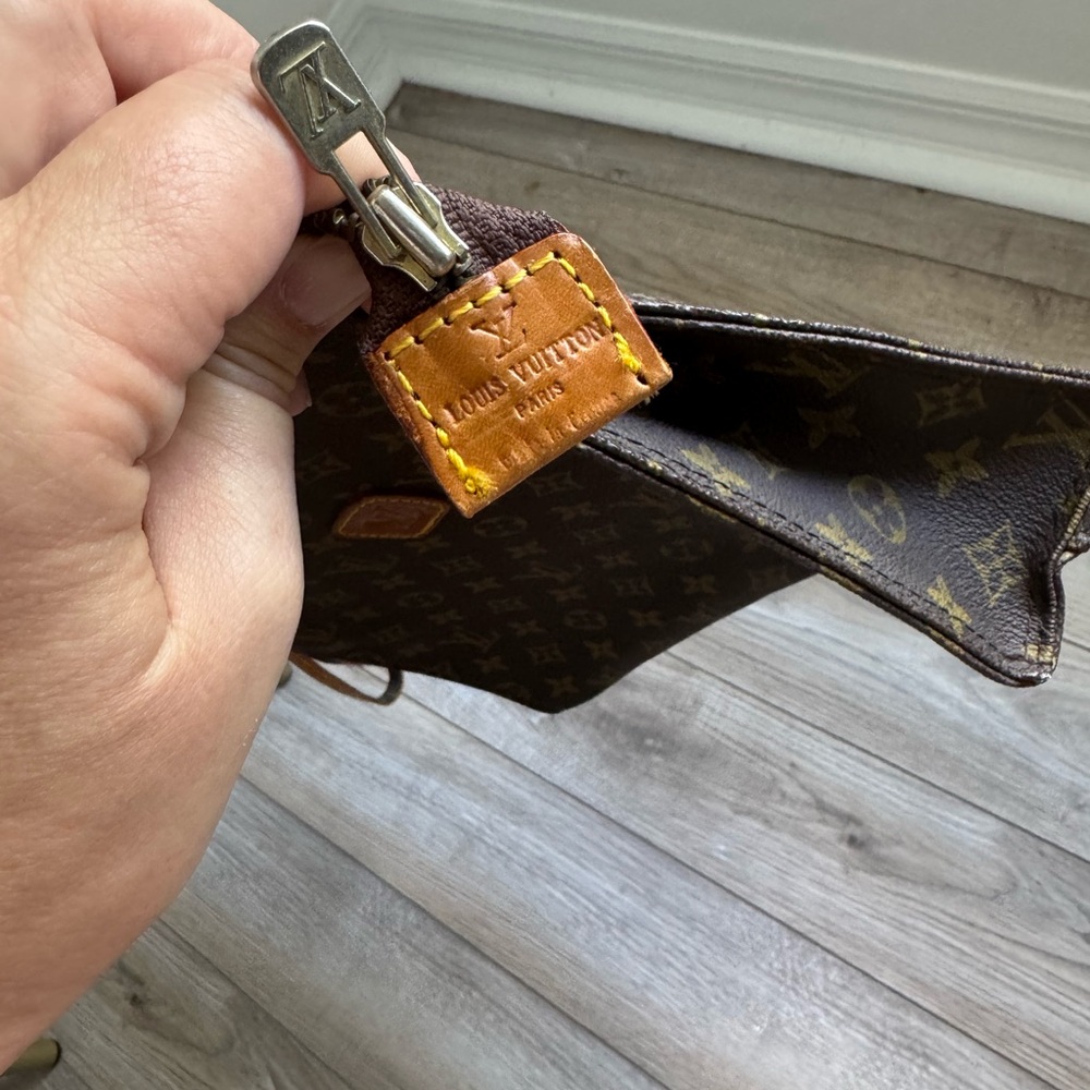 Louis Vuitton Brown Monogram Toiletry wristlet - Picture 10 of 11